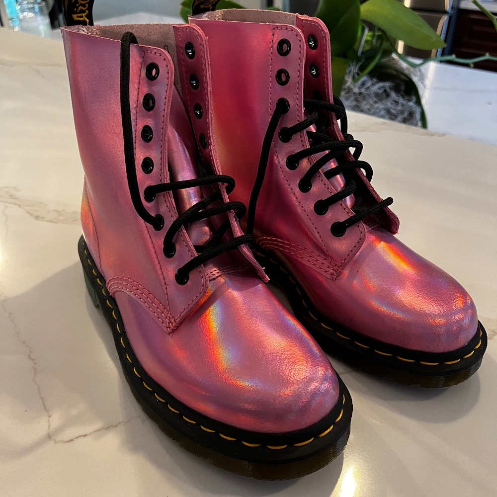Dr. Martens 1460 PASCAL PRYSM Pink Iridescent Ankle Boots RARE FIND